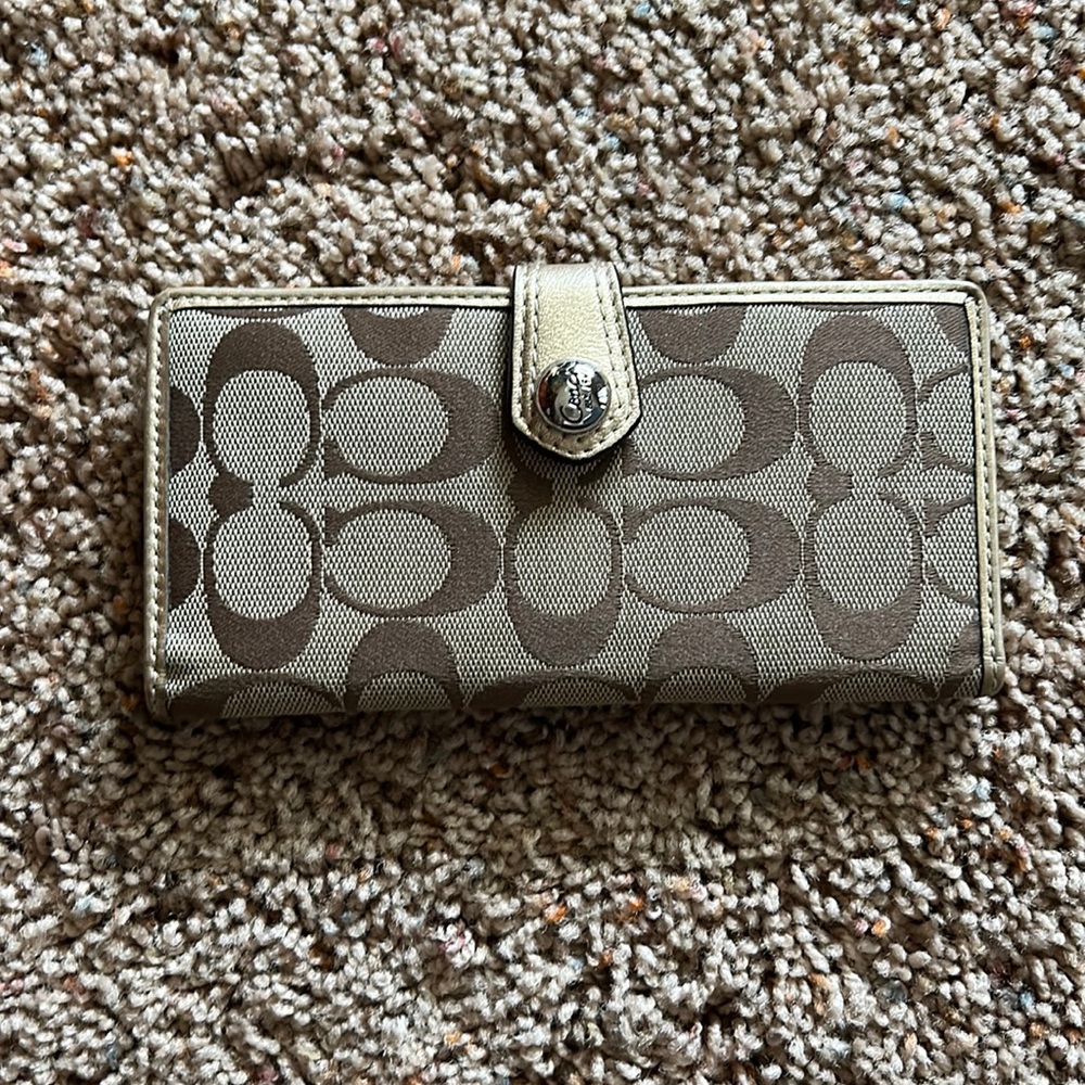 Coach wallet. Signature print